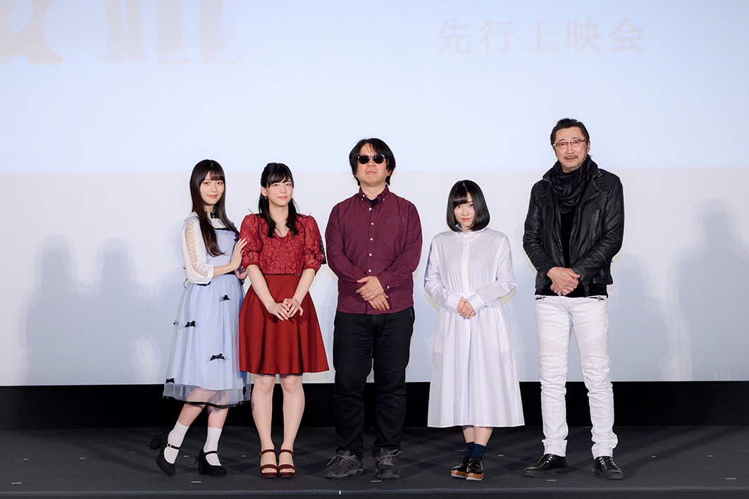 左からアンジェラ役の上坂すみれ、キャロル役の島袋美由利、総監督の渡辺信一郎、チューズデイ役の市ノ瀬加那、ガス役の大塚明夫。