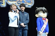 左から高山みなみ、山崎育三郎、江戸川コナン。