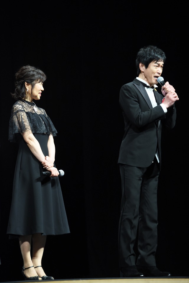 「（蘭と新一が）付き合ってる？ そんなこと、お父さんが許しません!!」と一喝する小山力也（右）。