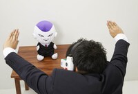 「PCクッション どらごんぼーるぜっと 理想の上司フリーザ」の使用イメージ。