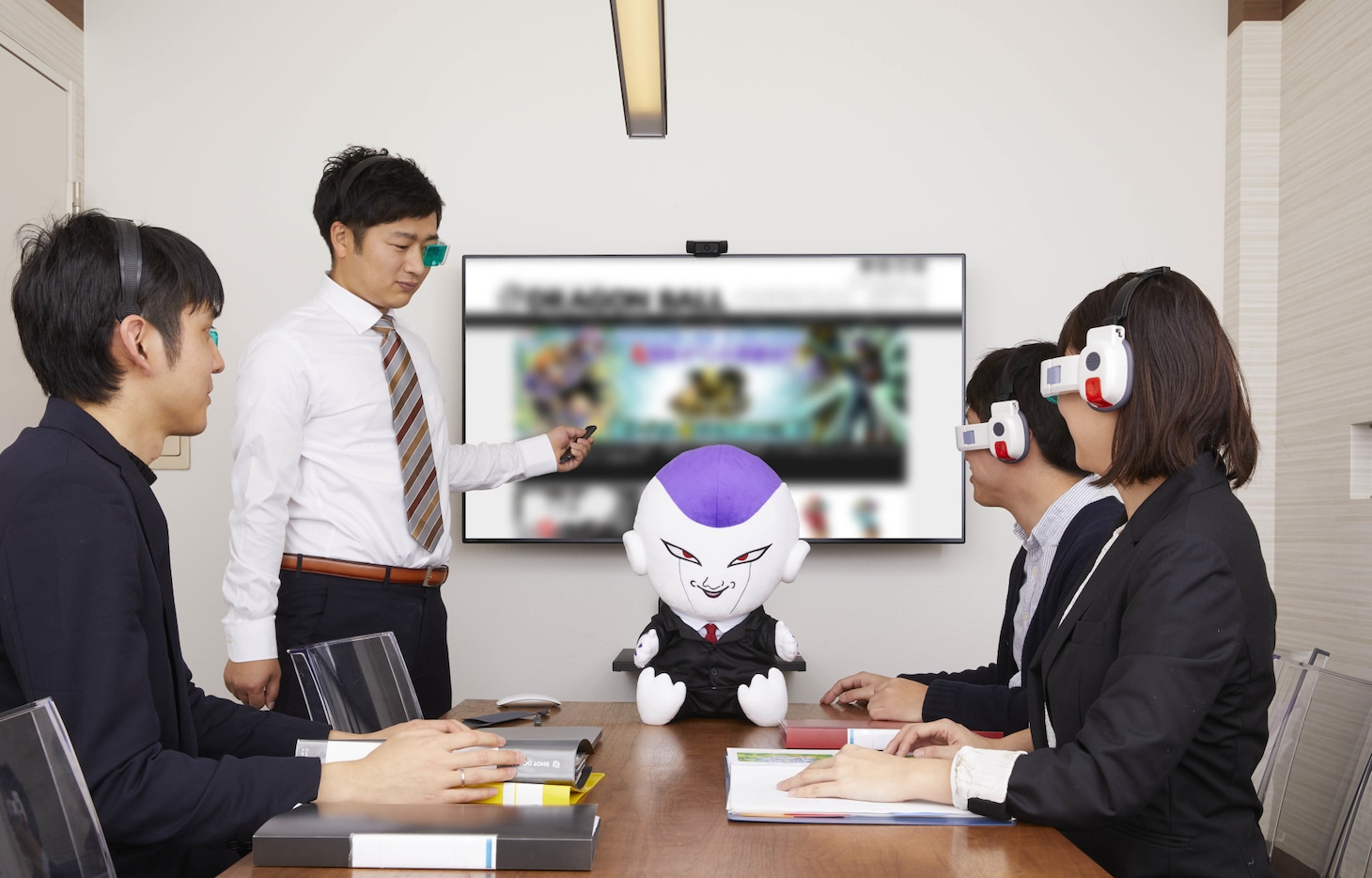 「PCクッション どらごんぼーるぜっと 理想の上司フリーザ」の使用イメージ。