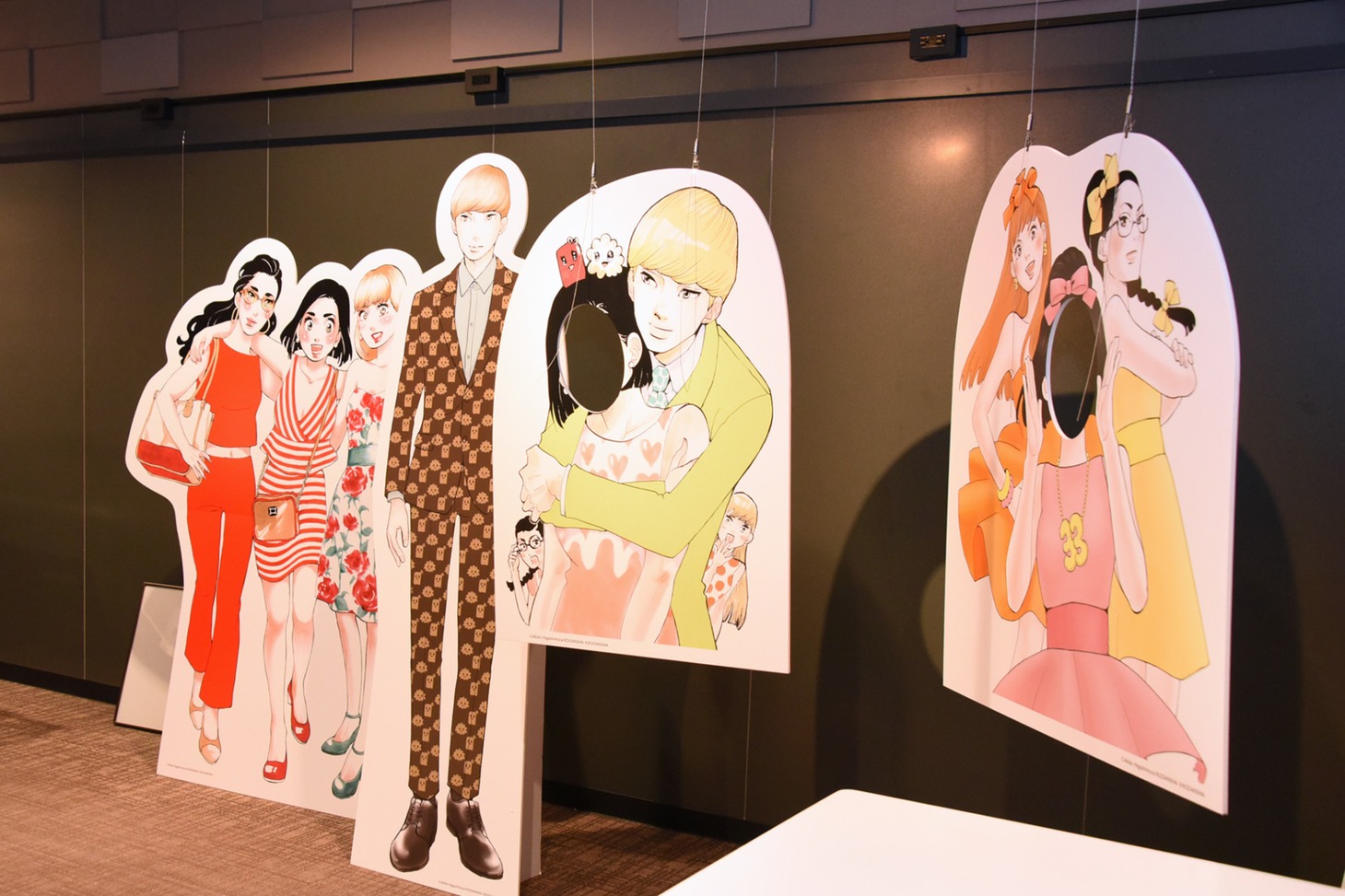 「東京タラレバ娘展」の様子。