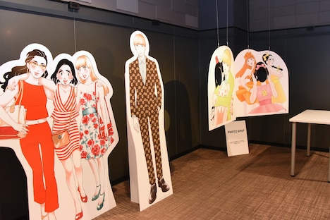 「東京タラレバ娘展」の様子。