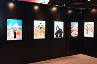 「東京タラレバ娘展」の様子。