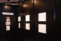 「東京タラレバ娘展」の様子。