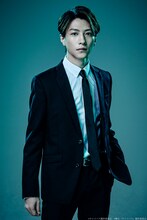 鈴木拡樹扮する九泉晴人。