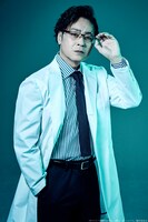 山崎銀之丞扮する目白一歩。