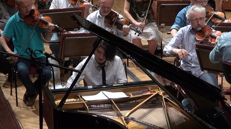 レコーディング映像より。