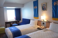 「ルーム・キャメロット」ツインBの様子。