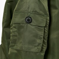 リヴァイモデルのアウター。