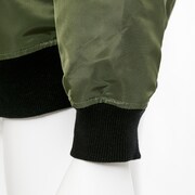 リヴァイモデルのアウター。