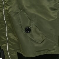 リヴァイモデルのアウター。