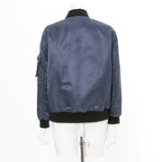 エレンモデルのアウター。