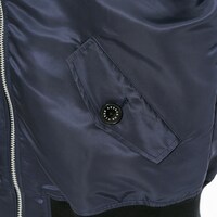 エレンモデルのアウター。