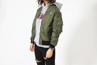 リヴァイモデルのアウター使用例。