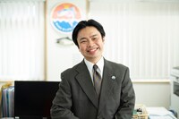 浜野謙太演じる木下。