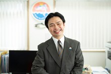浜野謙太演じる木下。