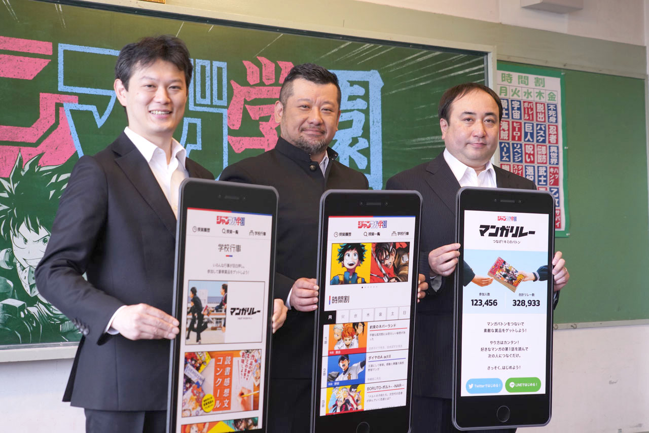 左から中野裕之編集長、ケンドーコバヤシ、栗田宏俊編集長。