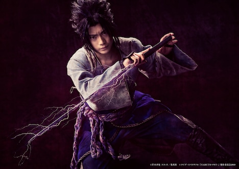 佐藤流司扮するうちはサスケ。