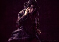 良知真次扮するうちはイタチ。