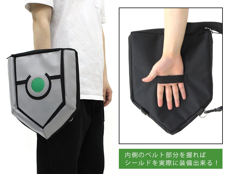 内側のベルトを持った様子。