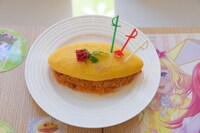 「革命のロゼッタオムライス」。バラは食用のため口に入れても問題ないそうだ。