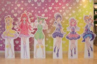 店内に設置されたキャラクターのパネル。