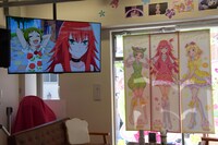 店内に飾られたベルローズのタペストリー。