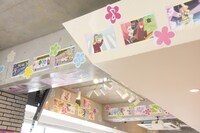 店内にはたくさんの名場面が飾られている。