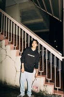 「ドラゴンボール Romantic Hoody」の着用イメージ。