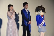 左から山崎和佳奈、小山力也、江戸川コナン。