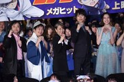 「名探偵コナン 紺青の拳」の公開記念舞台挨拶より。左から檜山修之、山口勝平、高山みなみ、山崎育三郎、河北麻友子。