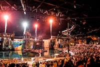 過去の「ワンピース・プレミアショー」の様子。