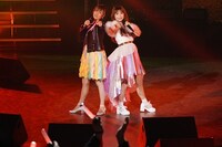 左から日高のり子、中川翔子。