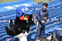 つば九郎への相談・質問コーナーの様子。