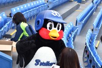 「お手羽渡し会」の様子。