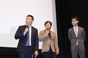 左からテレビ愛知の尾谷孝氏、原作者の伊藤彰、ブシロードの島村匡俊プロデューサー。