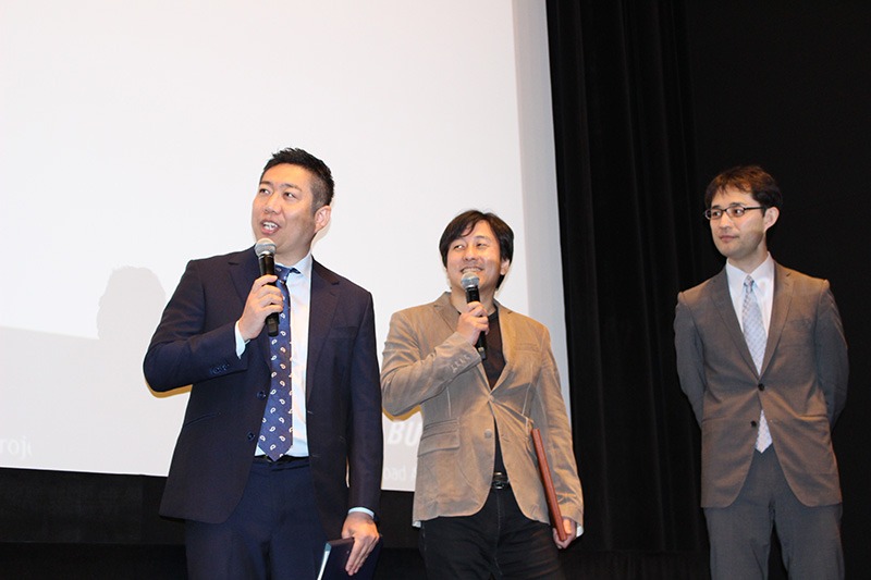 左からテレビ愛知の尾谷孝氏、原作者の伊藤彰、ブシロードの島村匡俊プロデューサー。