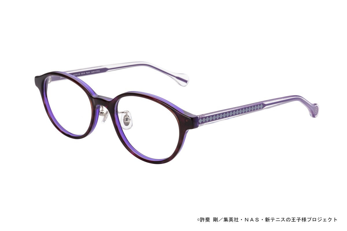 比嘉モデルのメガネ。