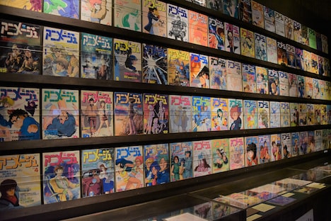 壁一面に並べられたアニメージュ。