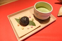 「まっくろなくろ胡麻おはぎのお茶セット」
