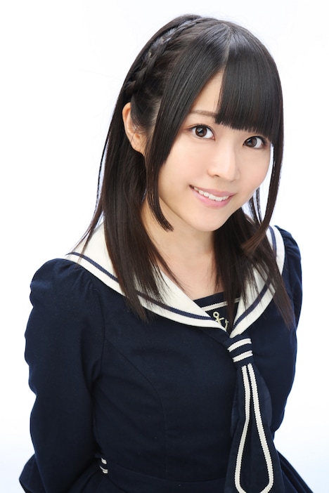 クロエ役の桑原由気。