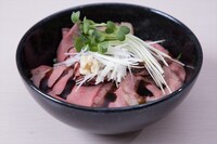 「牛たたき丼」