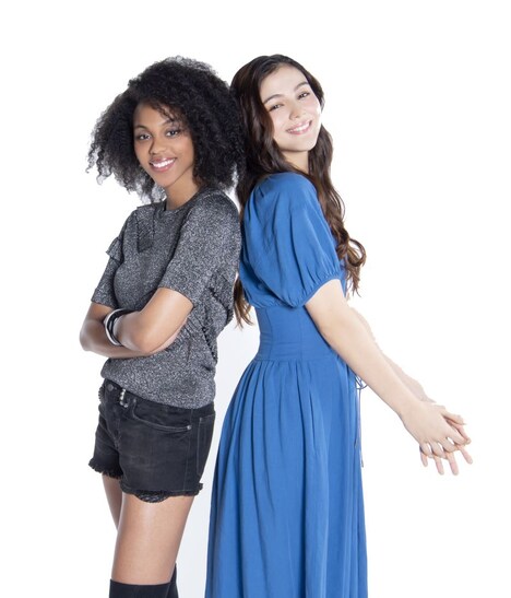 左からナイ・ブリックス、セレイナ・アン。