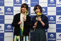 左から小市眞琴、花守ゆみり。