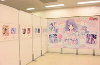 槙ようこのデビュー20周年記念展示ブースの様子。