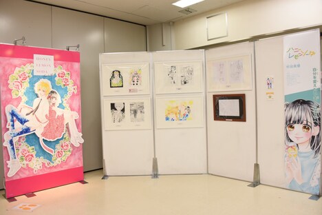 村田真優「ハニーレモンソーダ」の展示の様子。