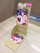 「SNSでバズり街道疾走中!! 神売れ少女マンガ四天王フェア」の仕掛け付き販売台。