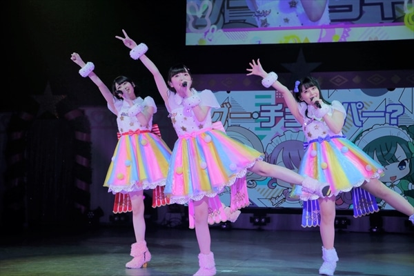 ノンシュガー。左から山下七海、田中美海、大森日雅。