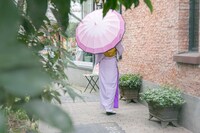 宗三左文字モデルの傘の使用イメージ。